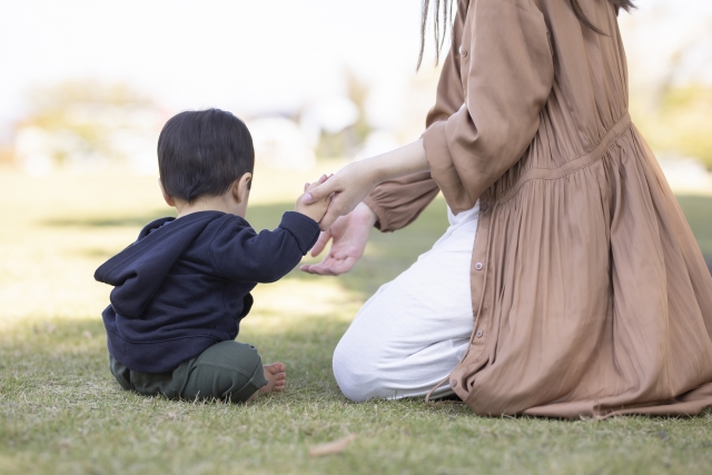 【親子でお墓参り】お墓参り両隣のお参りは？子連れお墓参りで押さえるたった１つのポイント 